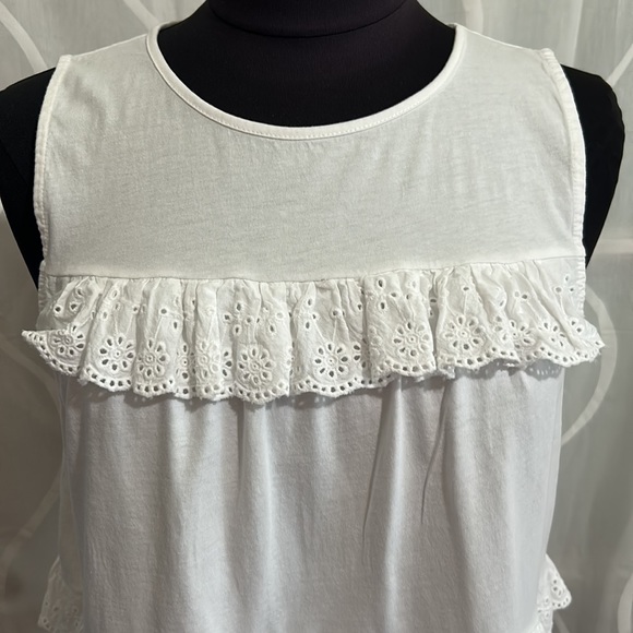 J Crew 100% Cotton Sleeveless White Eyelet Ruffle Top, Size M - Picture 2 of 6